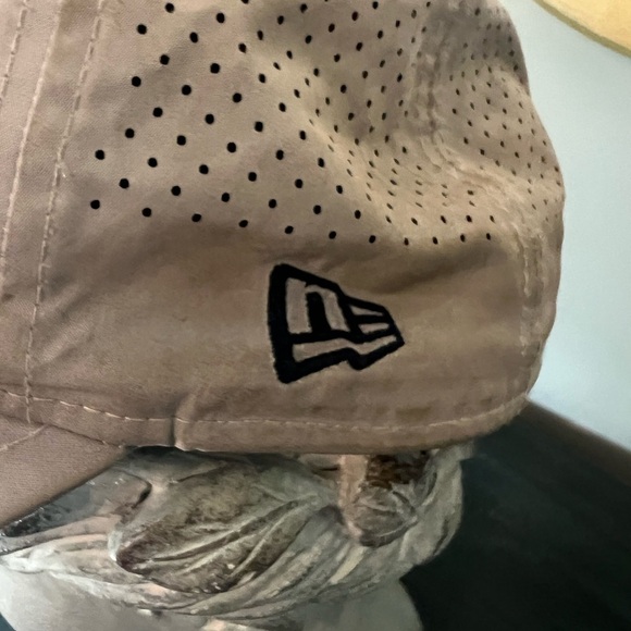 NY Yankees Grey mesh adjustable hat New Era. - Picture 2 of 5